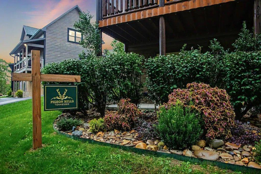 Pigeon Hills modern mountain cabin exterior with Smoky Mountains views Wears Valley Pigeon Forge Tennessee luxury vacation rental