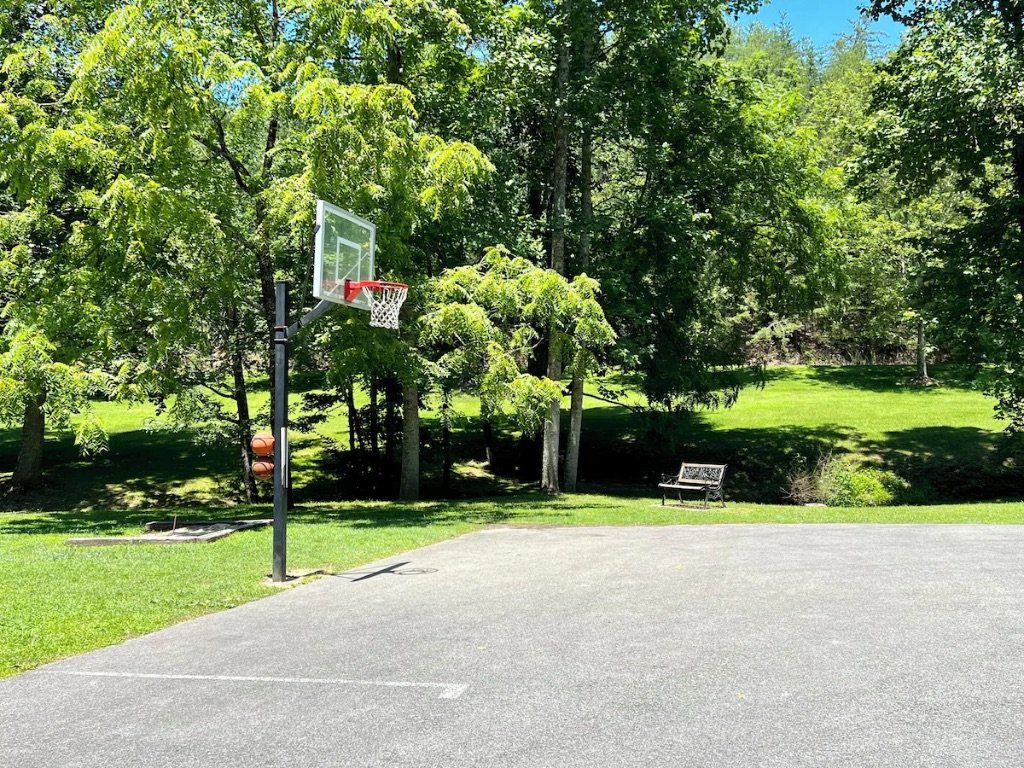 Cedar Falls Resort basketball court